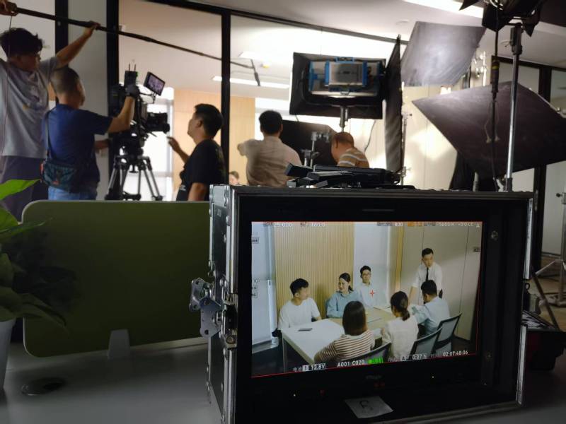 安宁市TVC拍摄公司：科技产品视觉化大师，诠释未来感与功能美学